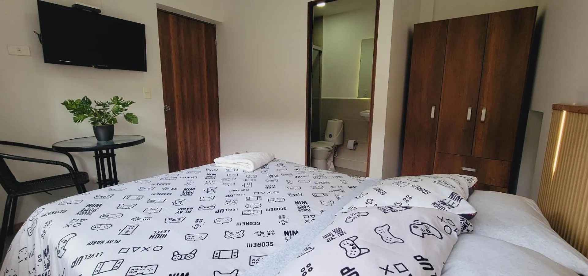 Amazing House With Turkish Steam Room Near Exito Laureles Medellín Colombia