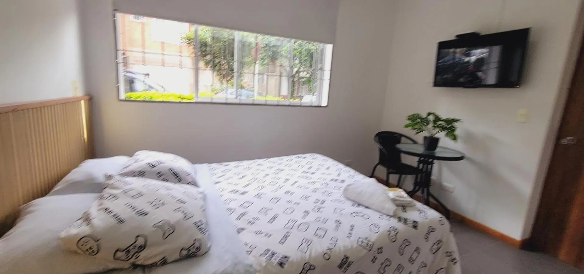 Amazing House With Turkish Steam Room Near Exito Laureles Medellín Pensionat