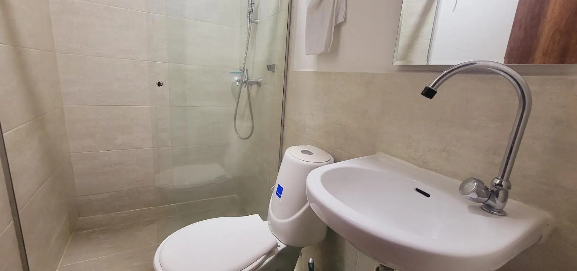 Amazing House With Turkish Steam Room Near Exito Laureles Medellín Pensionat